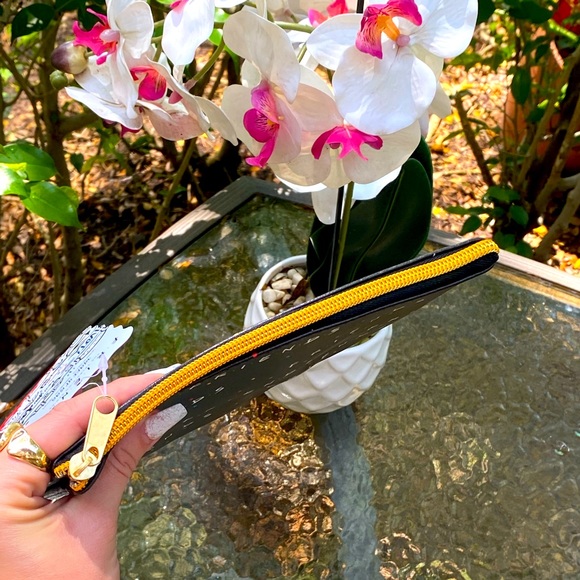 FRIENDS Black Logo Zippered Cosmetics Case NWT - Picture 5 of 10